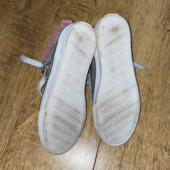 Toms high tops, nice casual shoe. Barely worn. - Picture 4 of 4